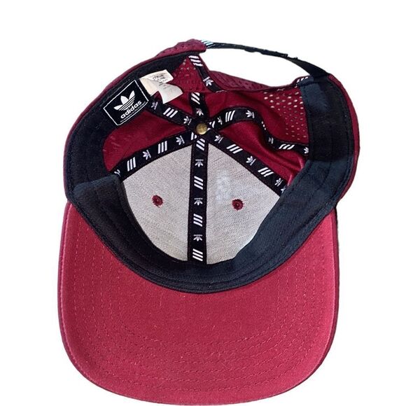 Adidas maroon perforated back snap back hat reflective logo - Picture 3 of 3